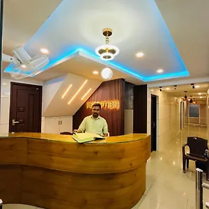  Hotel Priya